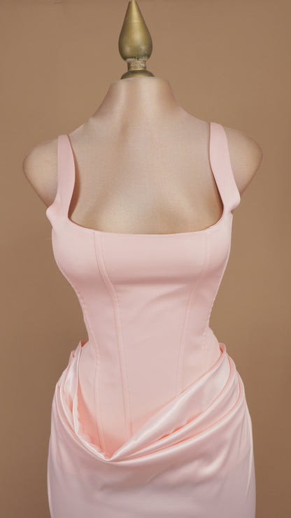 Vestido largo con corset y pliegues en cintura
