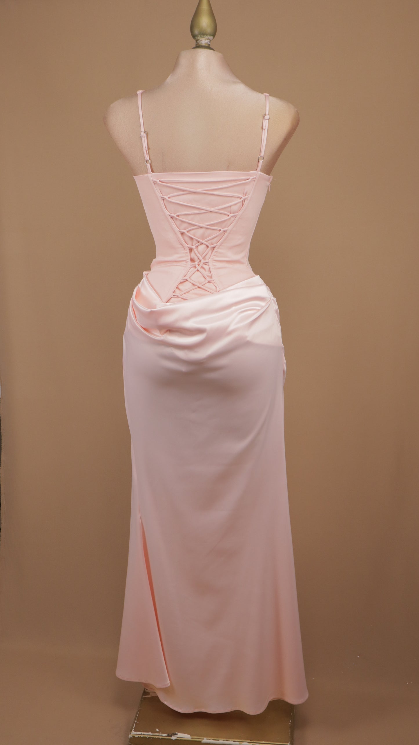 Vestido largo con corset y pliegues en cintura