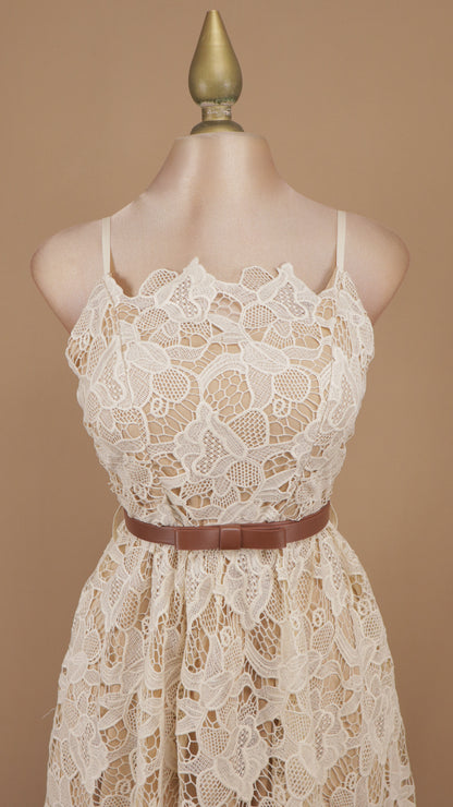 Vestido midi de encaje floral