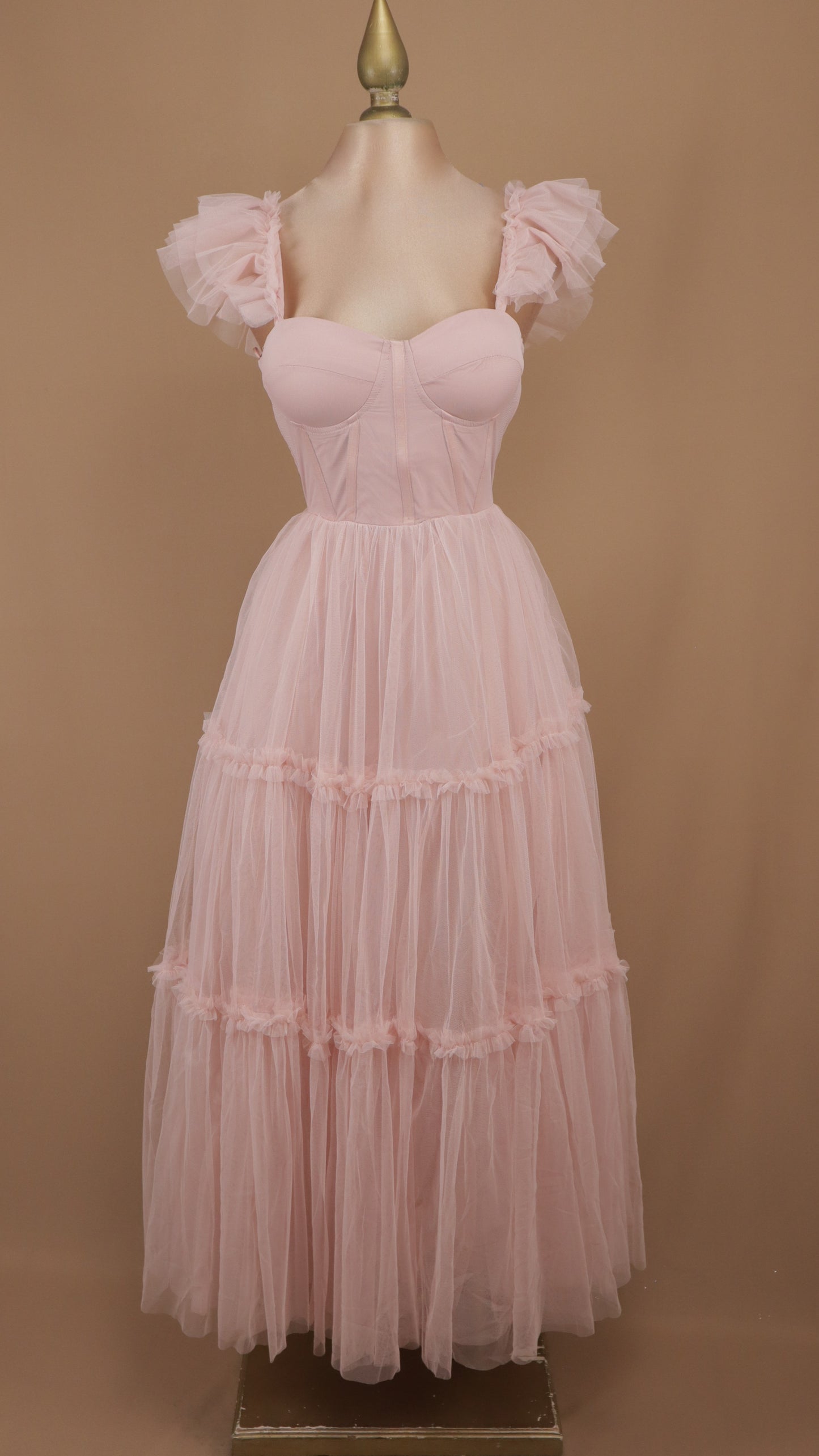 Vestido midi de tul con copa