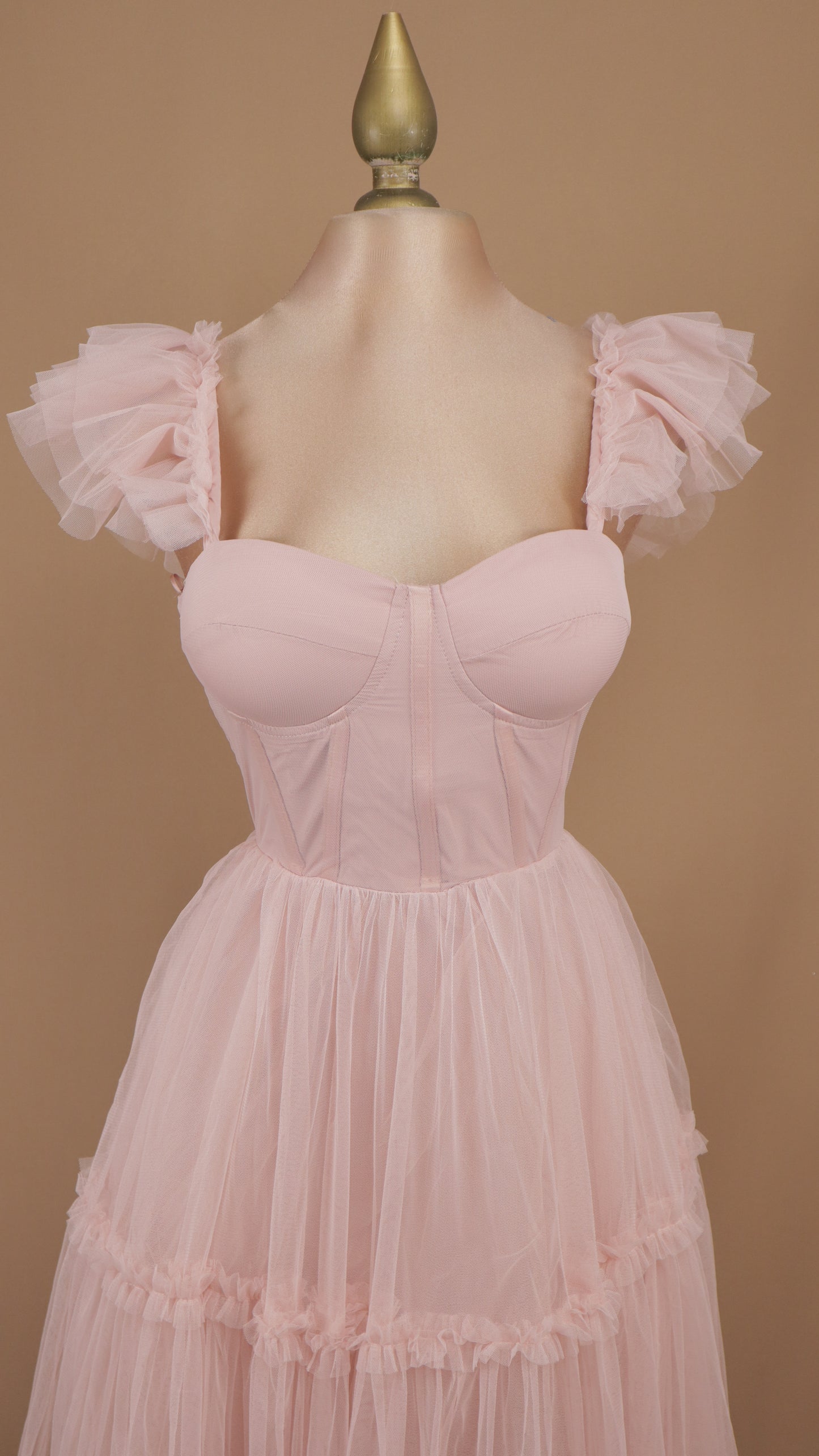 Vestido midi de tul con copa
