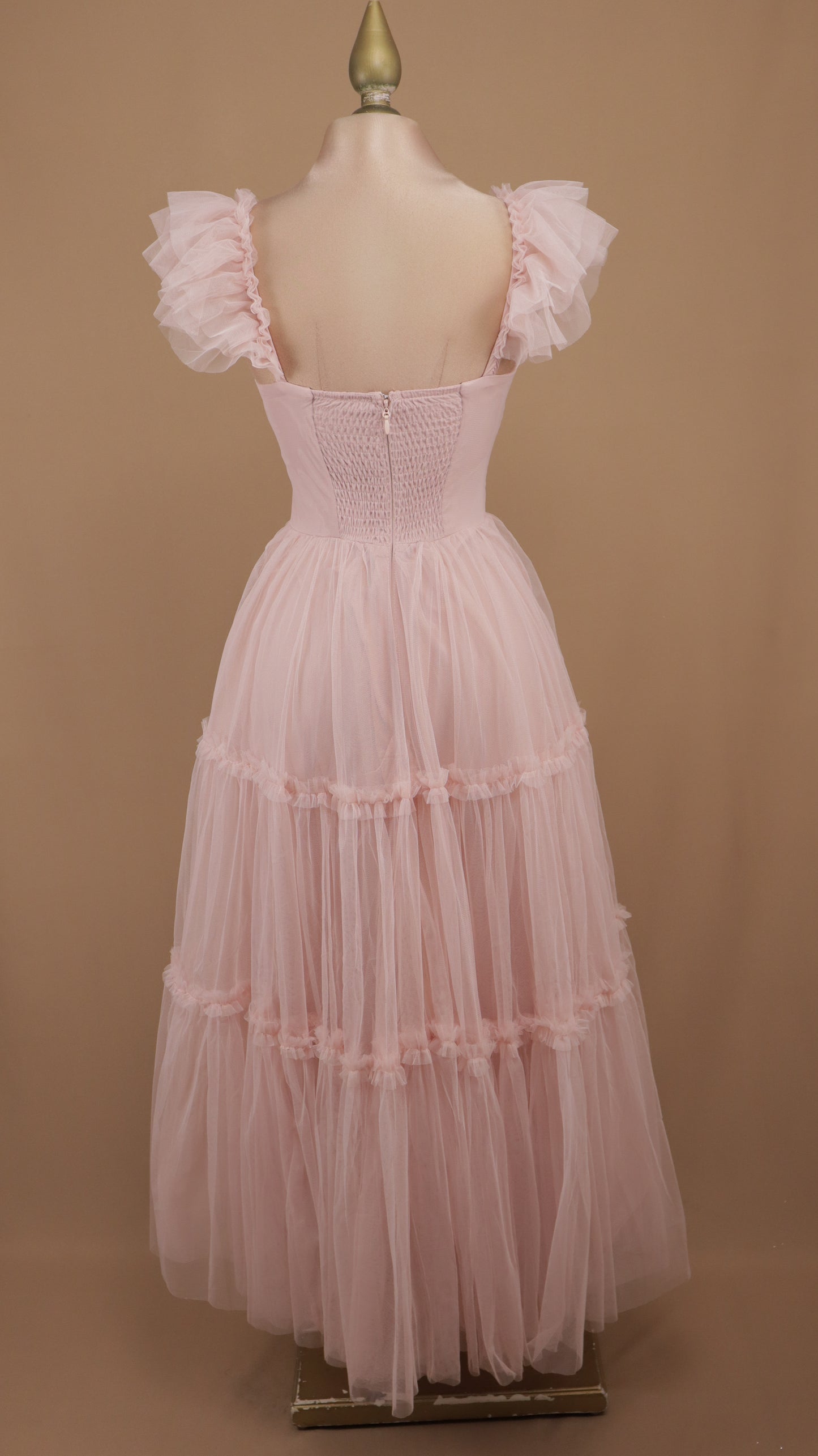 Vestido midi de tul con copa