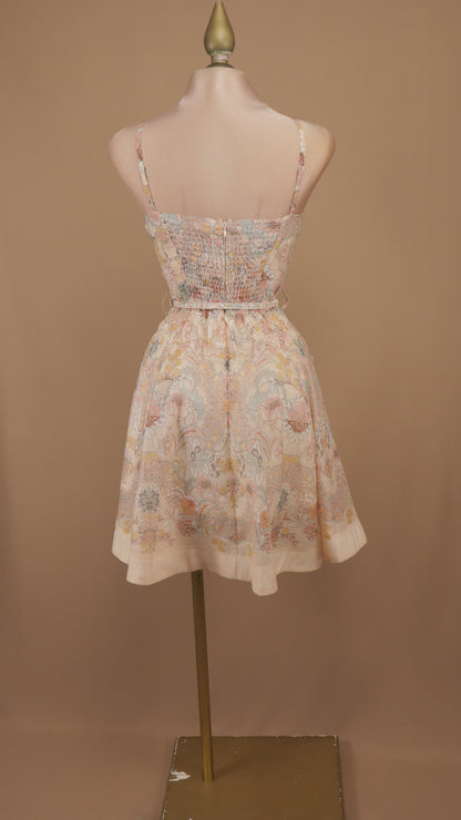 Vestido corto estampado escote en busto y cinto