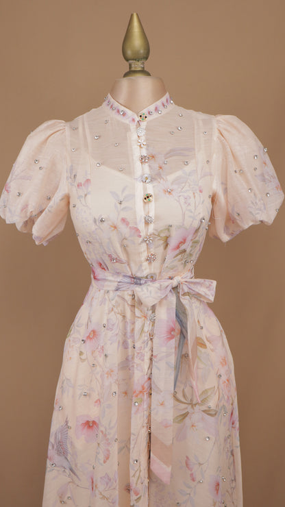 Vestido camisero midi de organza con pedrería y mangas abullonadas