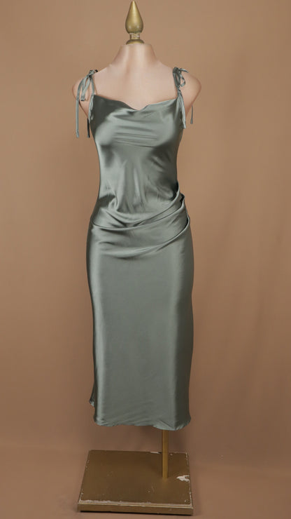 Vestido midi satinado de tirantes