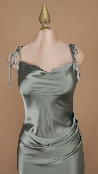 Vestido midi satinado de tirantes