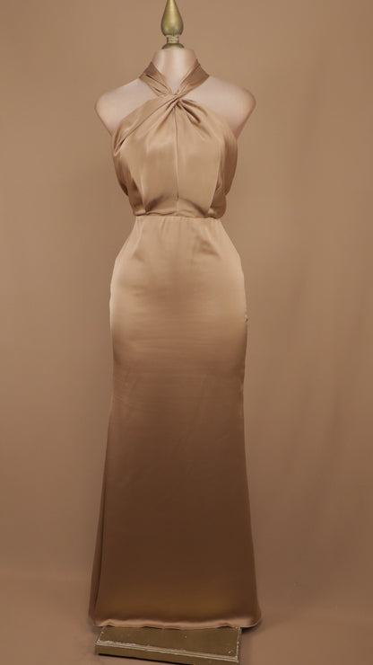 Vestido largo satinado cuello halter