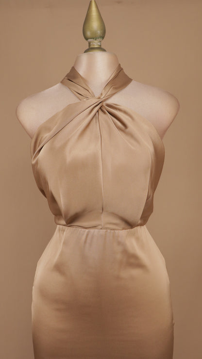 Vestido largo satinado cuello halter