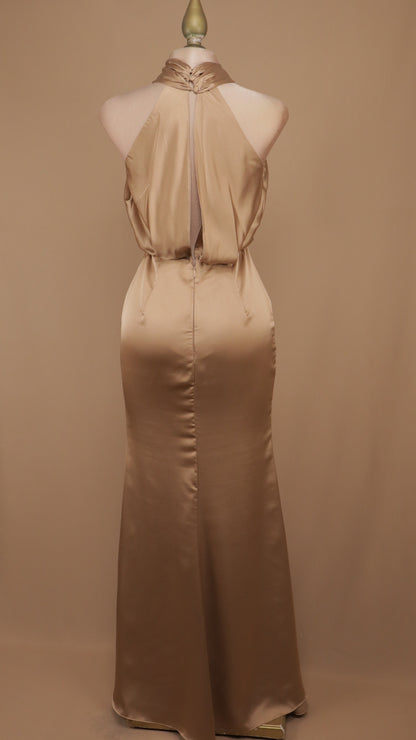 Vestido largo satinado cuello halter