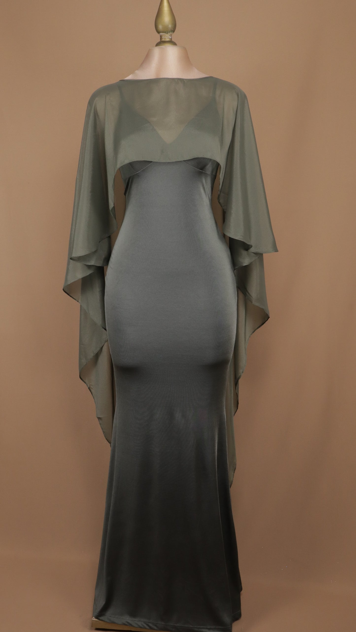 Vestido de gala satén con capa de gasa fluida