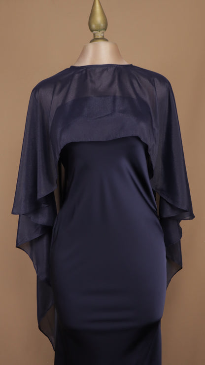 Vestido largo satinado con capa de chiffon