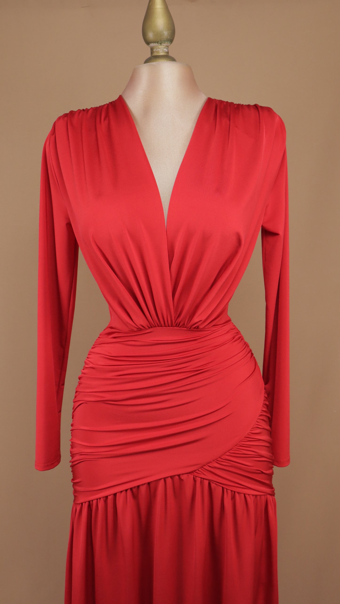 Vestido largo de licra manga larga escote en V