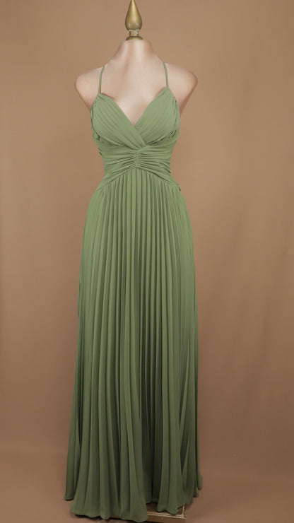 Vestido de noche plisado con escote cruzado