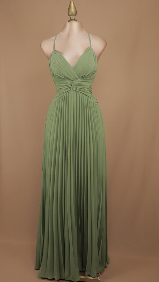Vestido de noche plisado con escote cruzado