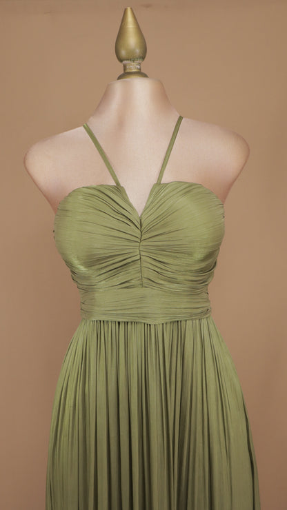 Vestido largo drapeado con escote en la espalda