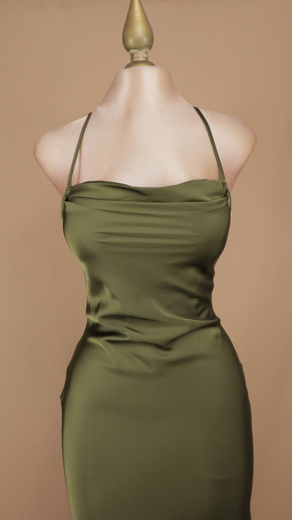 Vestido largo satinado con agujetas en la espalda