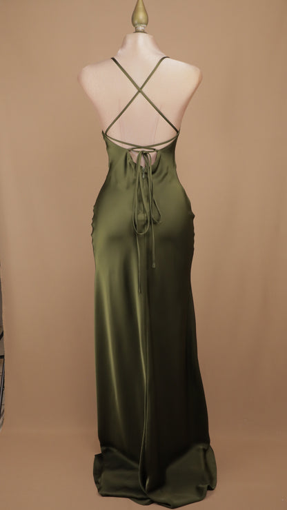 Vestido largo satinado con agujetas en la espalda