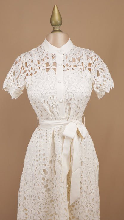 Vestido midi elegante de encaje guipur o crochet