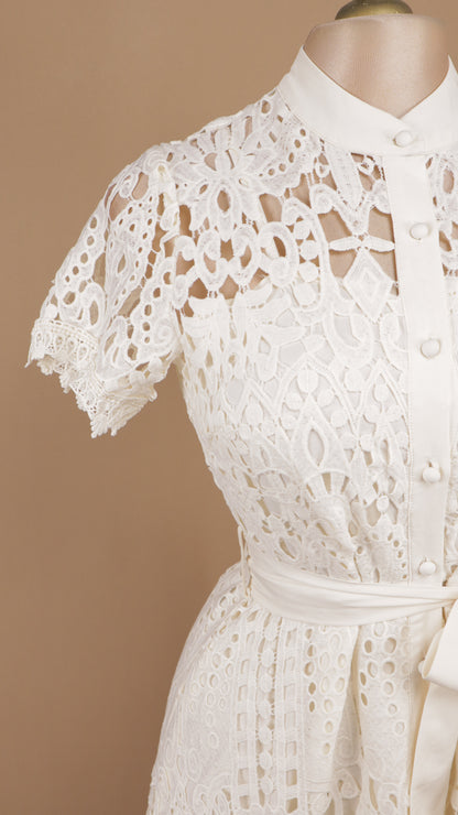 Vestido midi elegante de encaje guipur o crochet