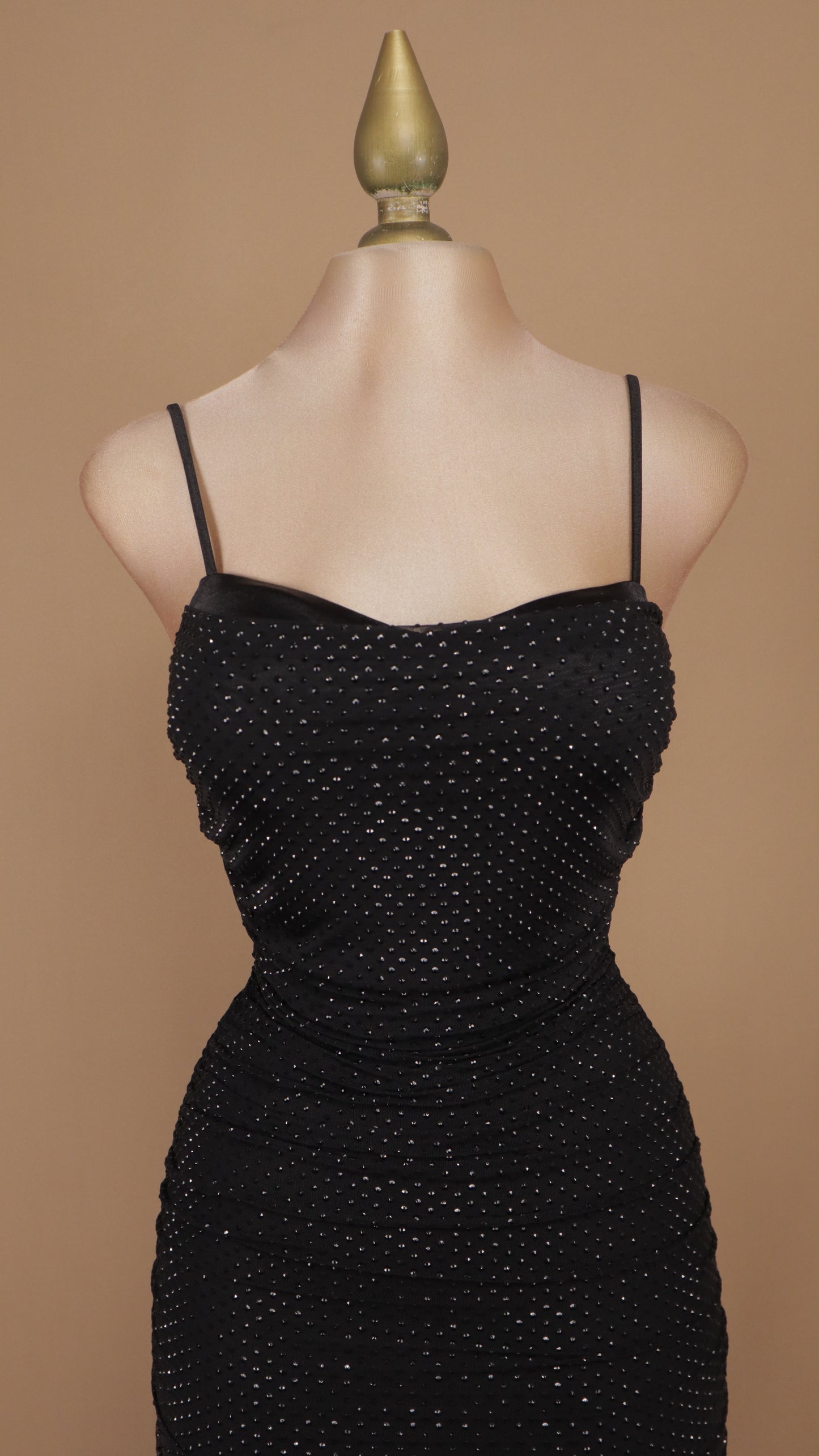 Vestido bodycon con destellos de pedrería