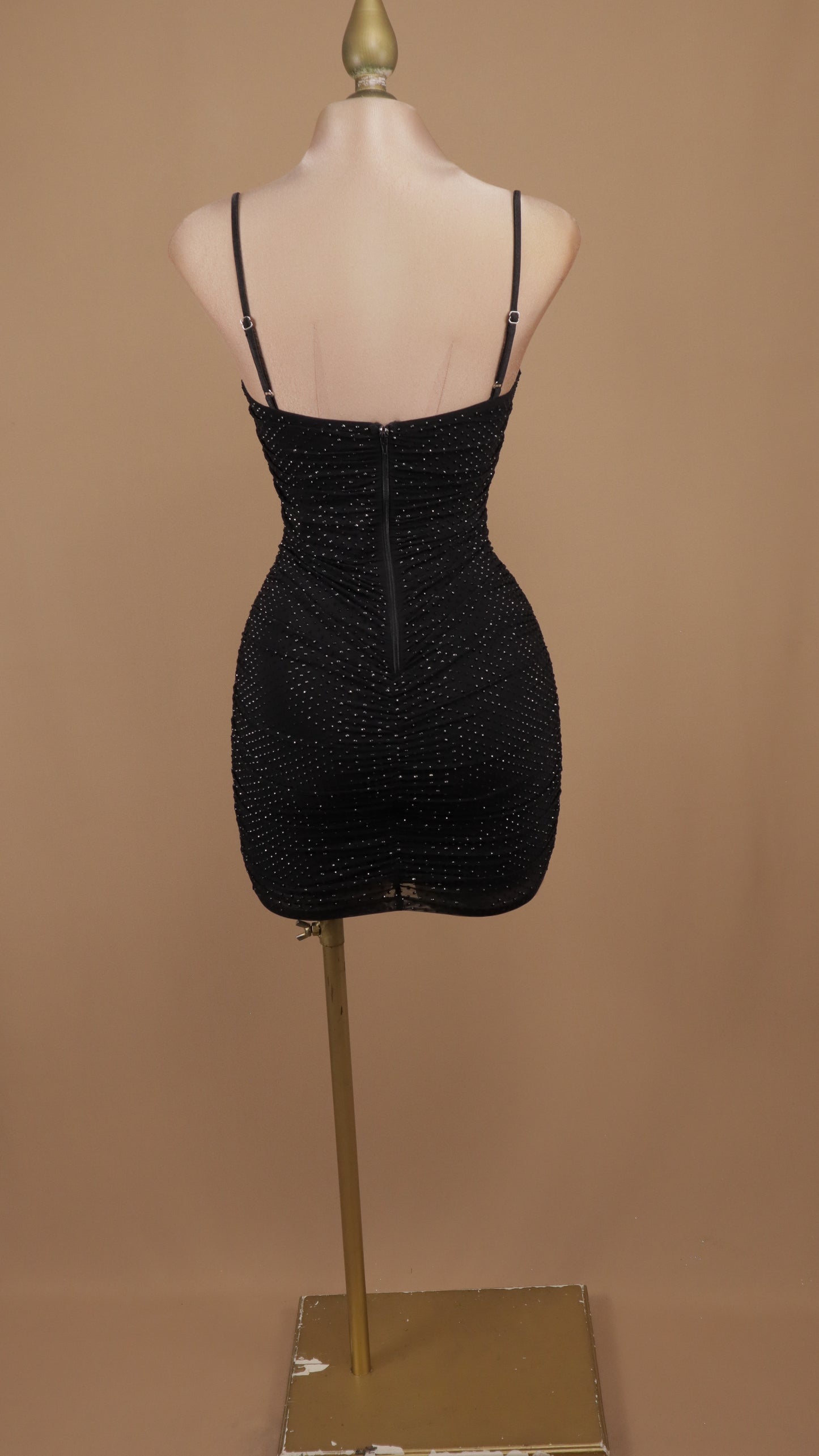 Vestido bodycon con destellos de pedrería