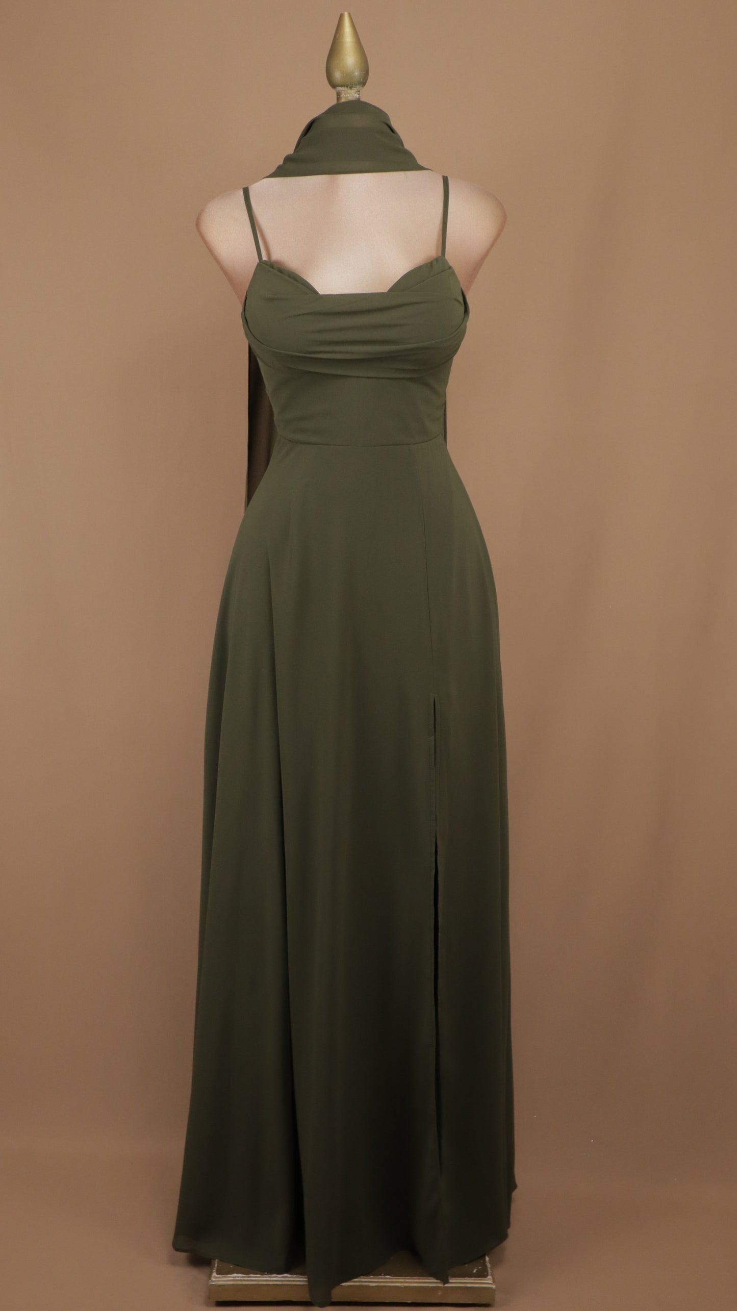 Vestido maxi de gala con escote drapeado, abertura y fular a juego