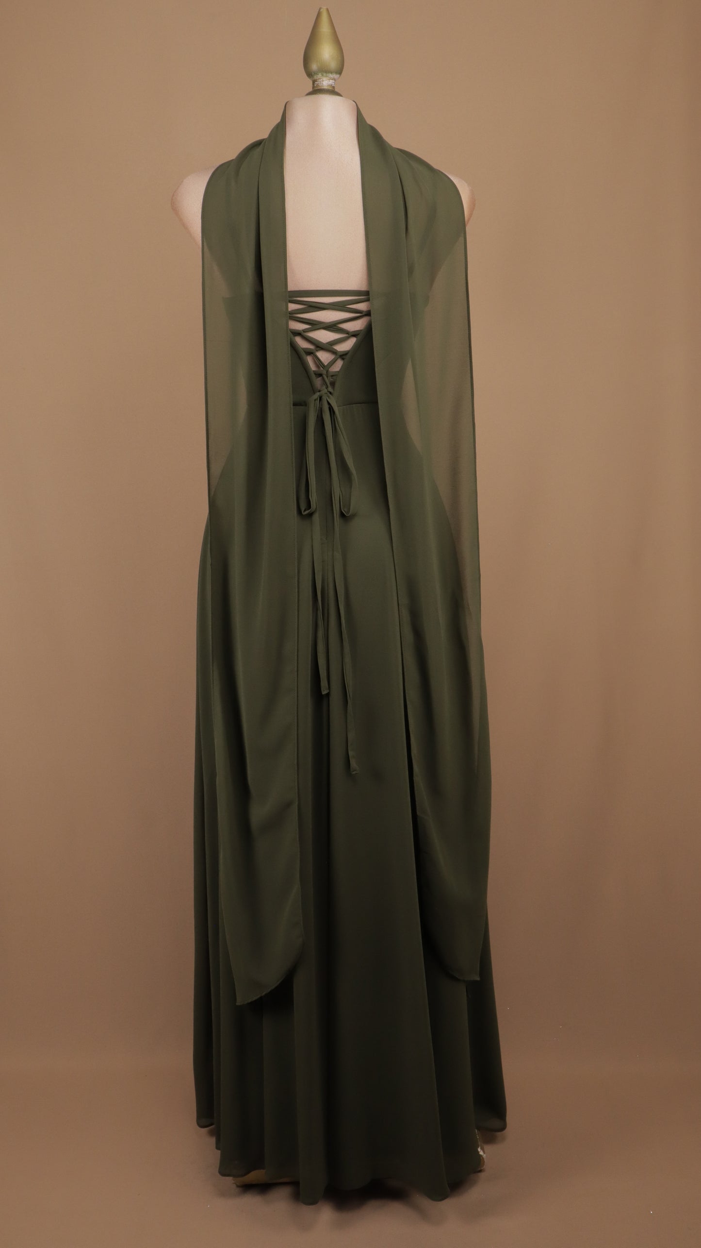 Vestido maxi de gala con escote drapeado, abertura y fular a juego