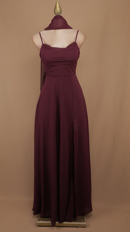 Vestido maxi de gala con escote drapeado, abertura y fular a juego