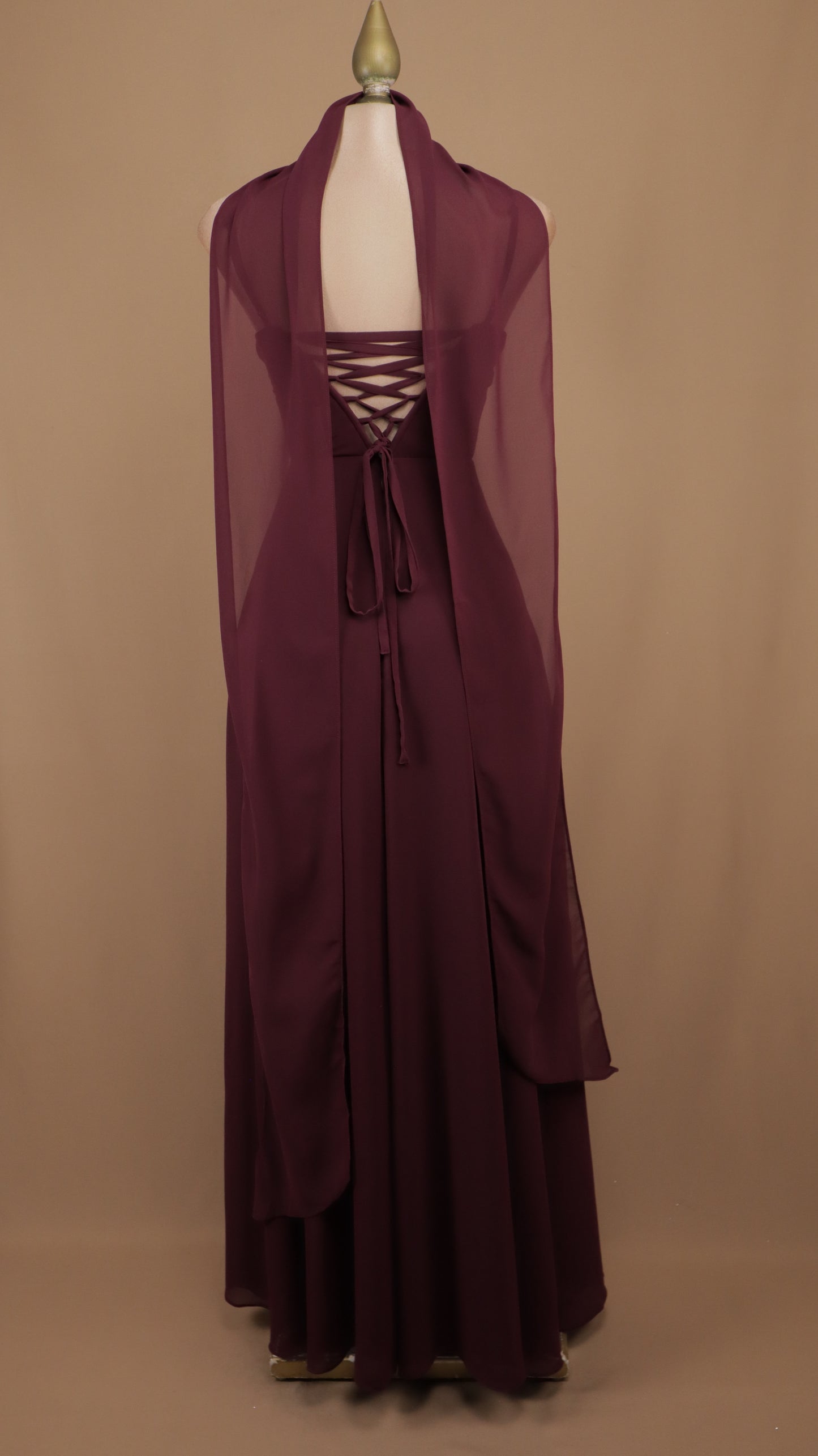 Vestido maxi de gala con escote drapeado, abertura y fular a juego