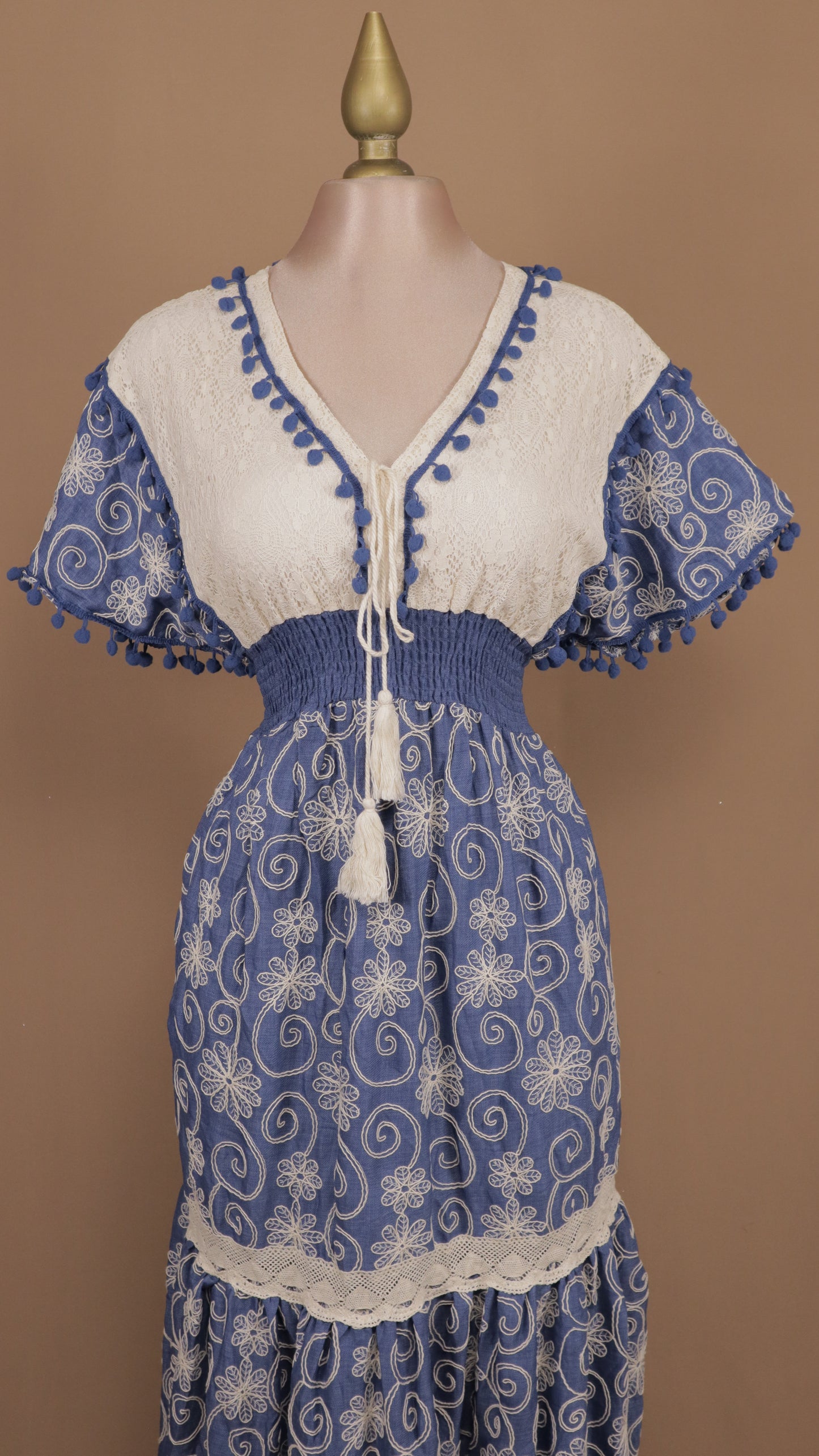 Vestido largo casual con bordado