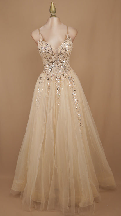 Vestido largo de tull corte princesa con aplicación