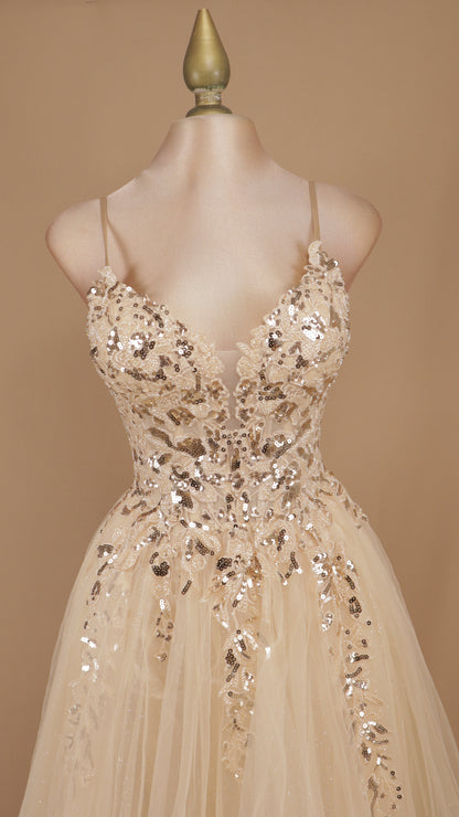 Vestido largo de tull corte princesa con aplicación
