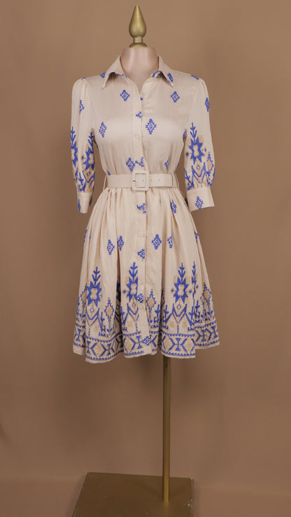 Vestido corto manga larga con bordado
