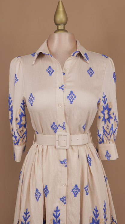 Vestido corto manga larga con bordado