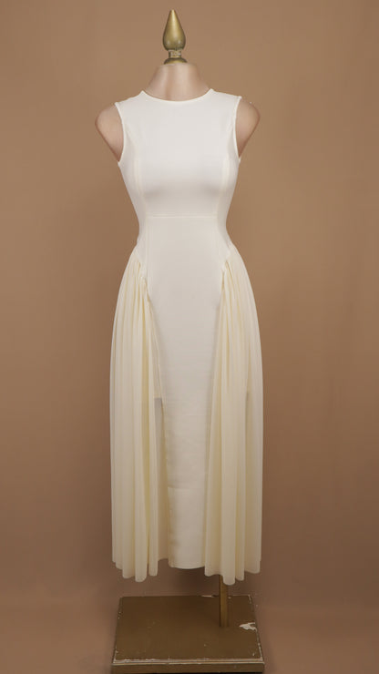 Vestido midi estructurado con faldón lateral de gasa translúcida