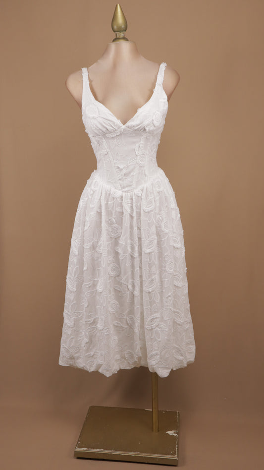 Vestido midi tipo corsé con bordado floral en relieve y falda estilo globo