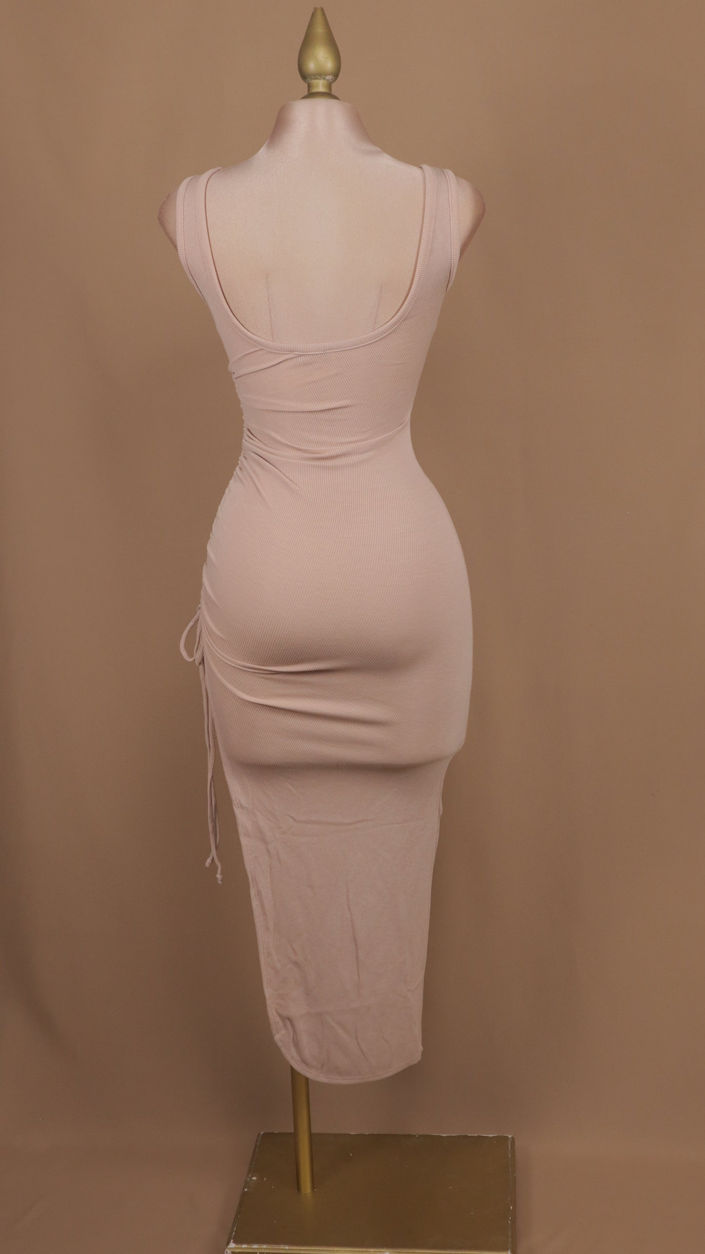 Vestido midi con plisado en pierna
