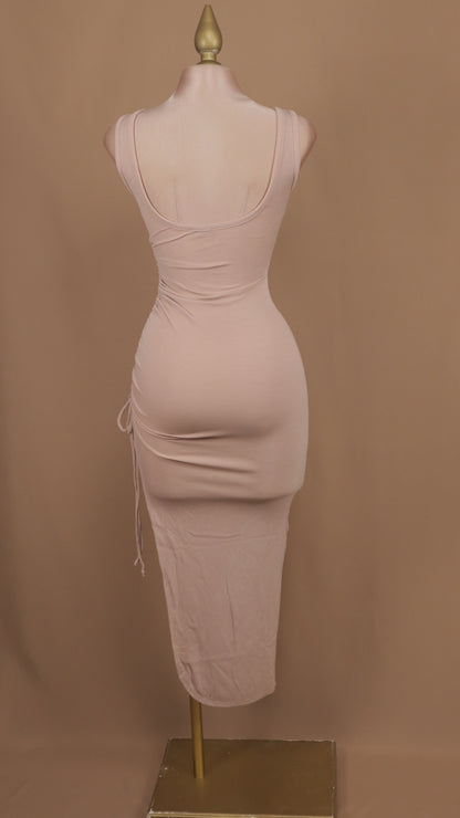Vestido midi con plisado en pierna