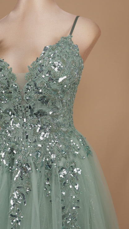 Vestido largo de tull corte princesa con aplicación