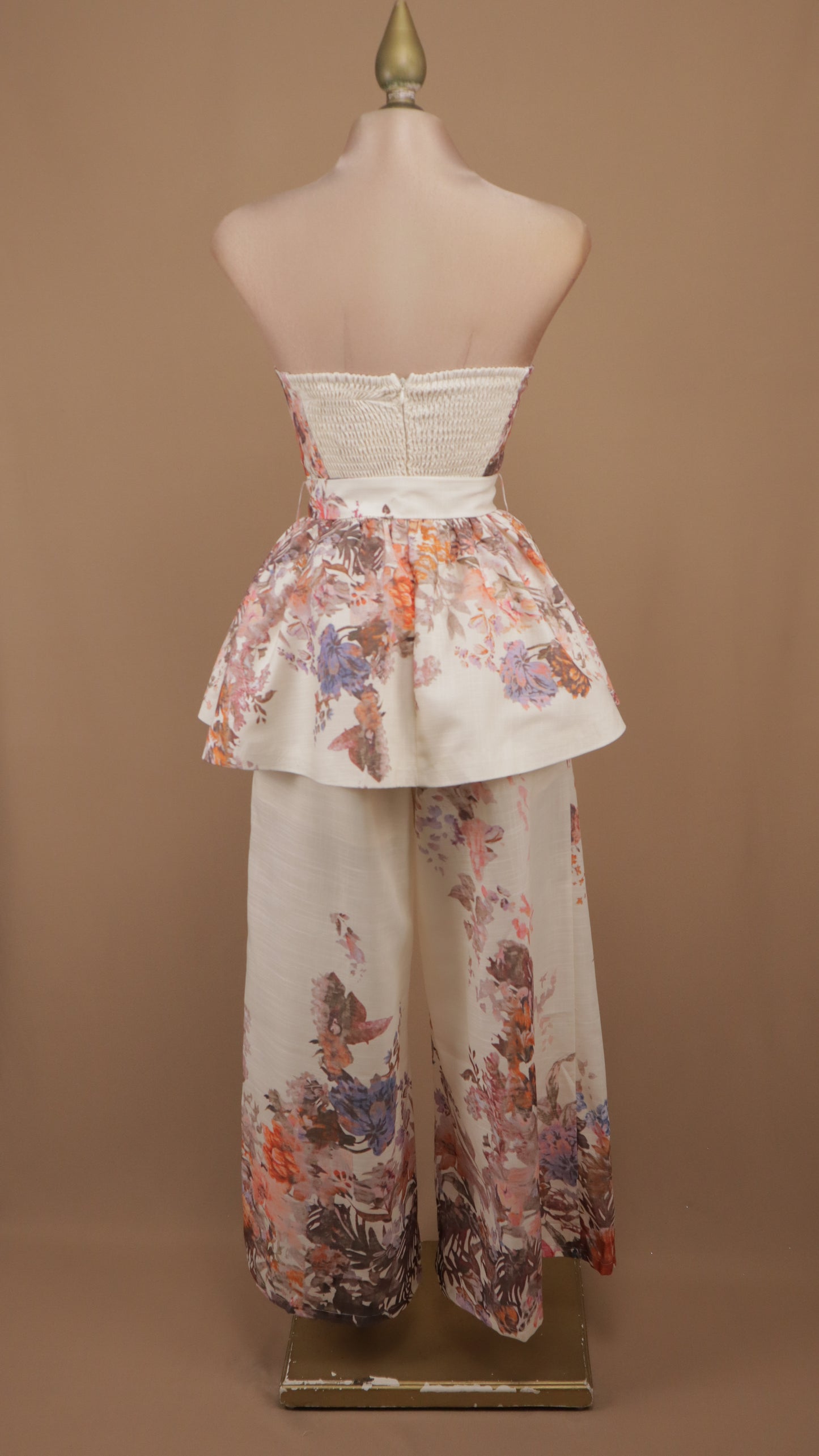 Conjunto floral de dos piezas con bustier peplum y cinturón