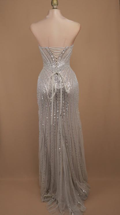 Vestido largo con pedrería y corset