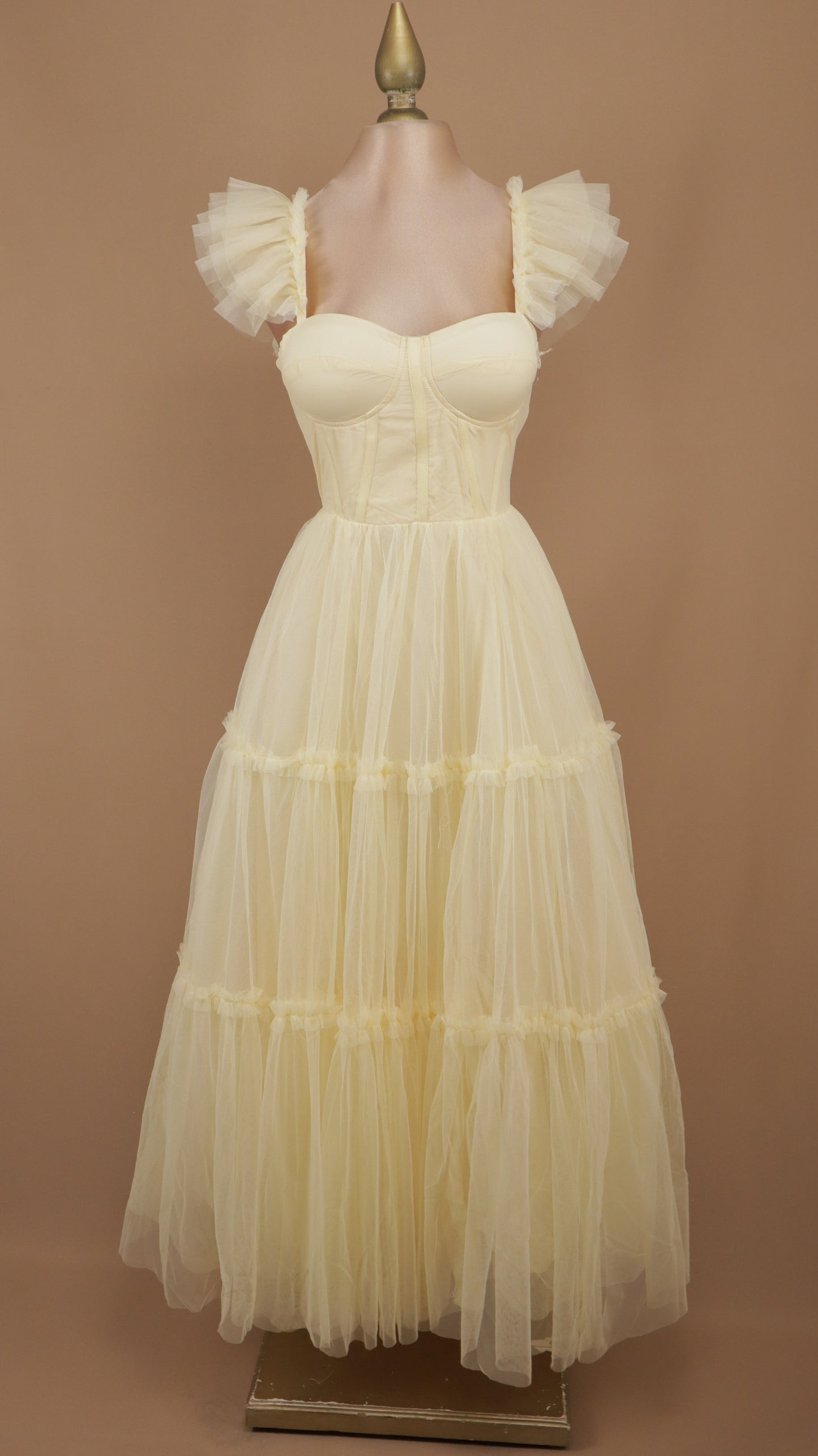 Vestido midi de tul con copa