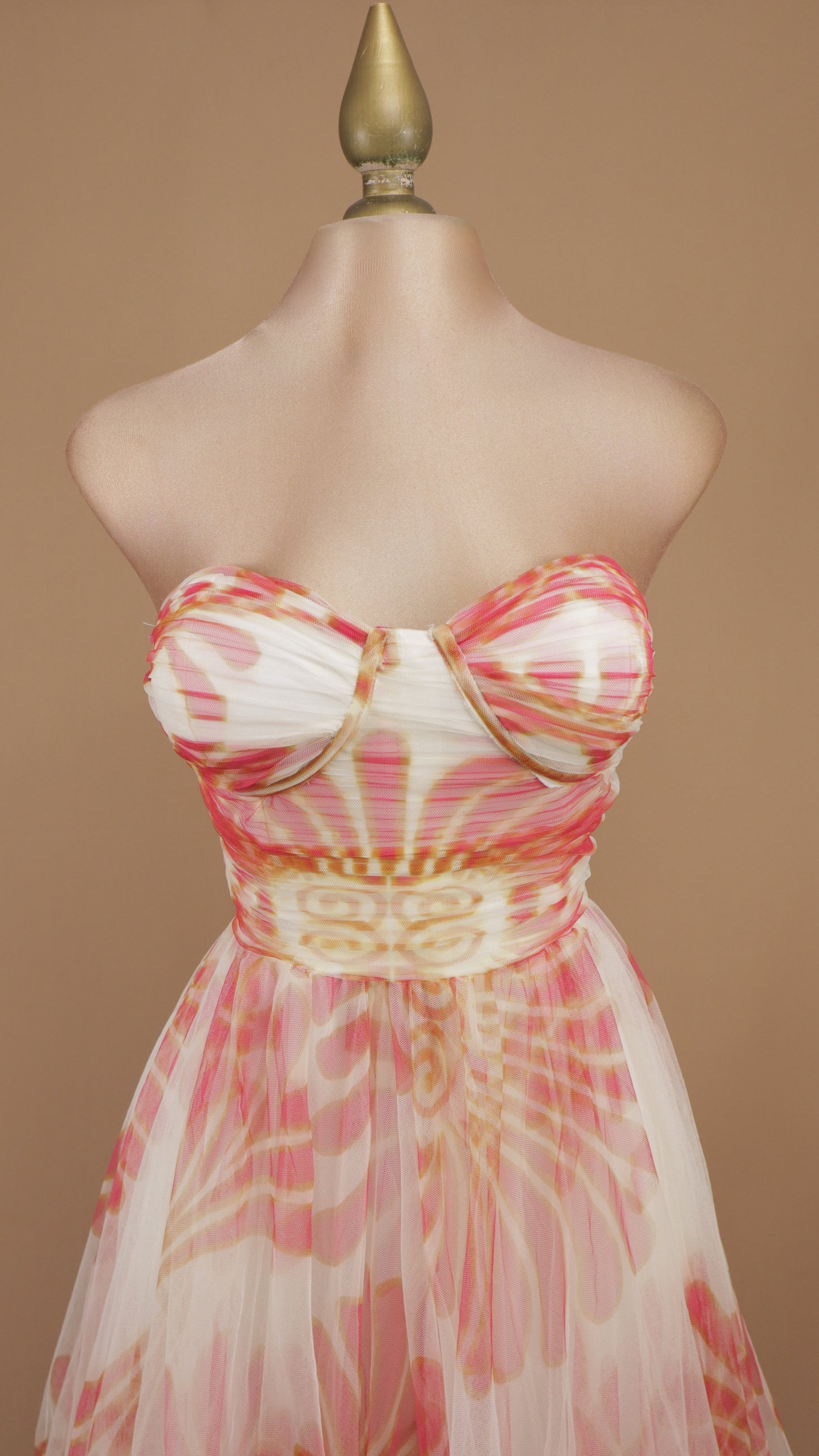Vestido midi vintage de tull con escote bustier y estampado