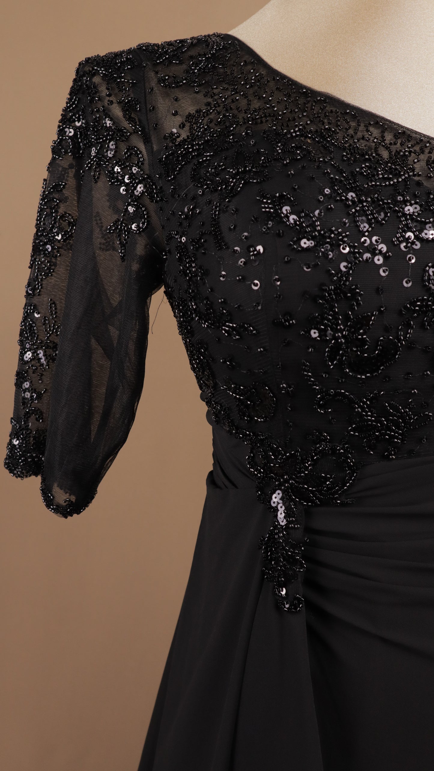 Vestido largo plus size con manga y aplicación