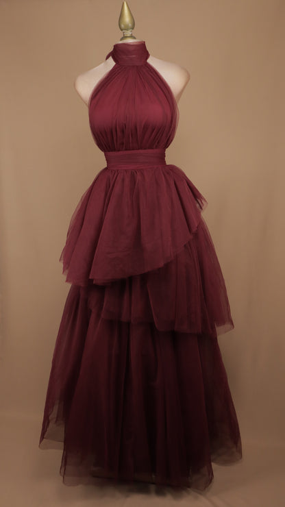 Vestido largo de tull cuello halter y escote en la espalda