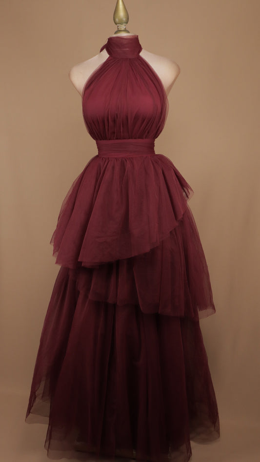 Vestido largo de tull cuello halter y escote en la espalda
