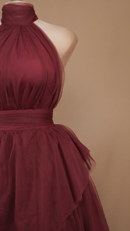 Vestido largo de tull cuello halter y escote en la espalda