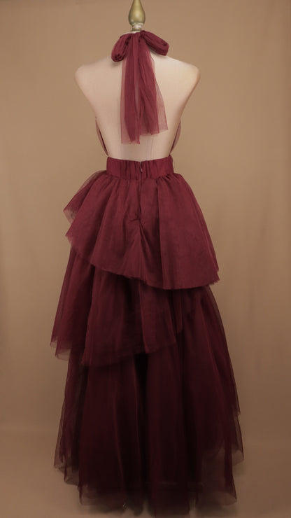 Vestido largo de tull cuello halter y escote en la espalda