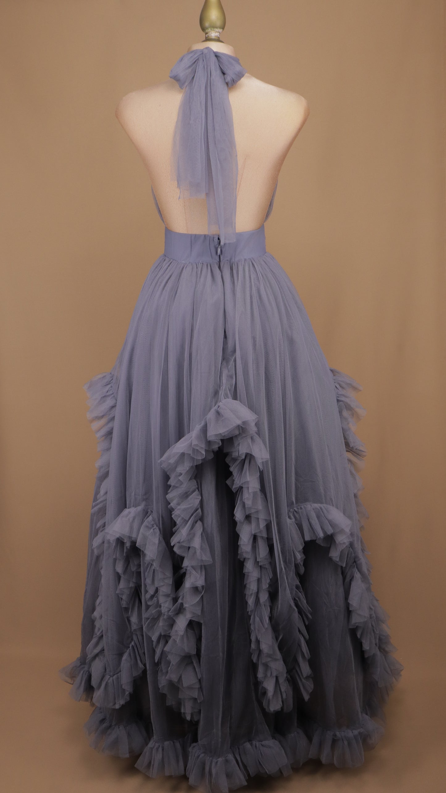 Vestido largo de tul con cuello halter