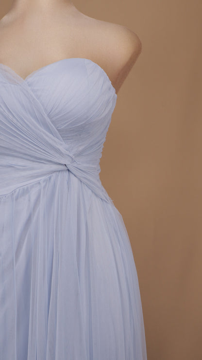 Vestido de gala largo en tul con escote corazón y flores 3D
